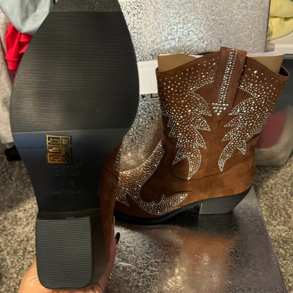 Brown suede rhinestone booties - Picture 2 of 2